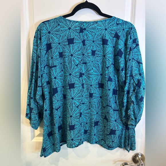 Escapada Teal and Navy Geometric Top Size Medium - Picture 9 of 10